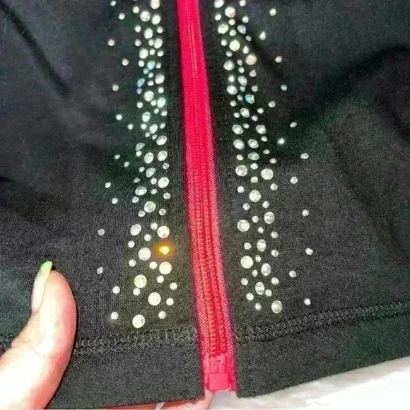 Quacker Factory Knit Multi Crystal Accent Vest Black & Red XXS - Picture 7 of 10